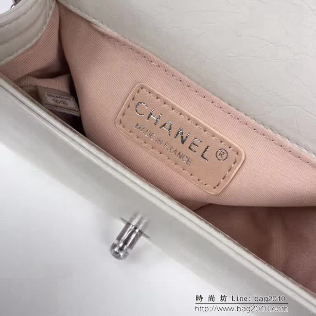 香奈兒CHANEL 米白色2018FW款皺紋小牛皮編織V線鏈條單肩斜挎包 DSC2121